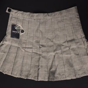 NWT Plaid Mini Skirt from Forever21 Size 27